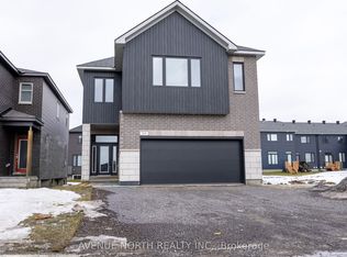210 Ginebik Way, Ottawa, ON K1X0H4