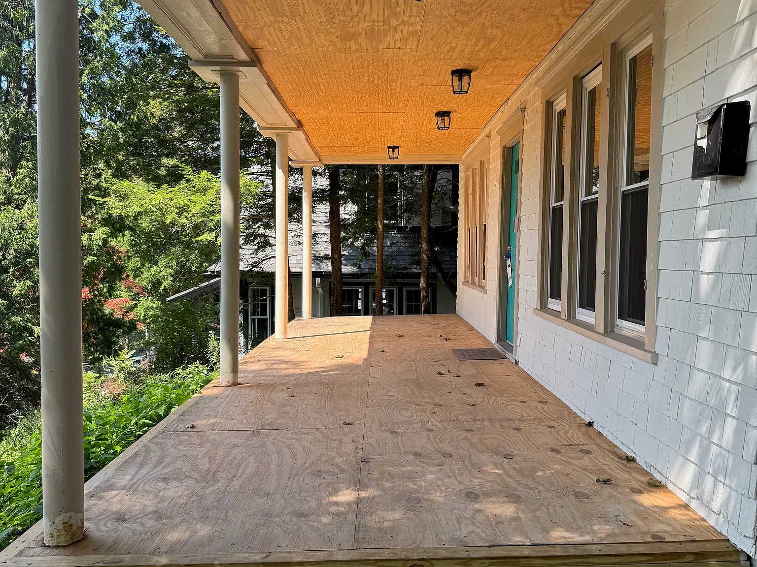 4 bed, 2428 sqft, $2,600 — Photo 2