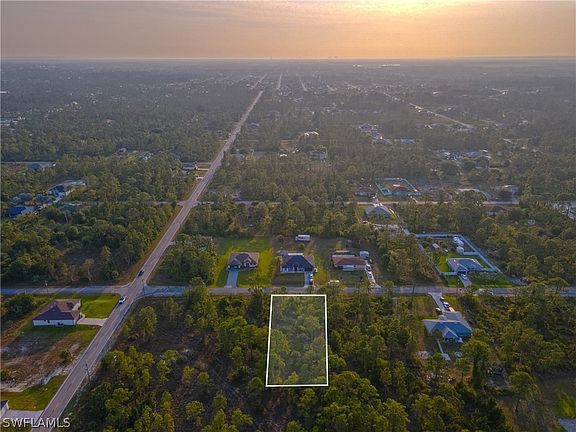 2nd image of 1004 Acacia Ave