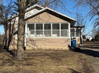 104 W Lincoln St, Flanagan, IL 61740