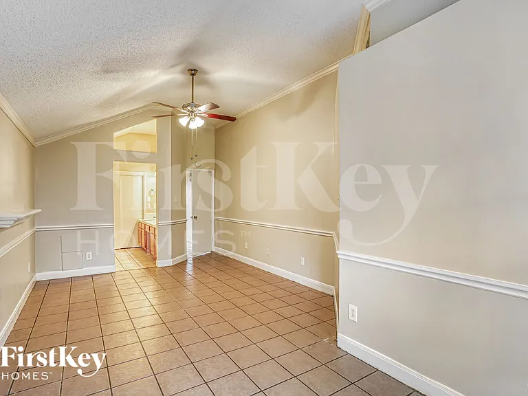 18614 Seaton Dr — Photo 13