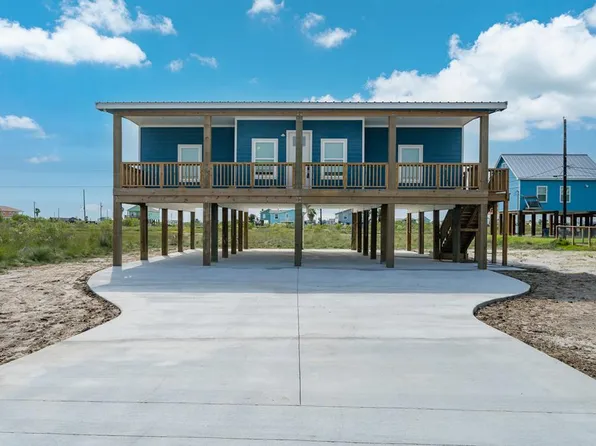 372 W Misty Oak Ln, Rockport, TX 78382