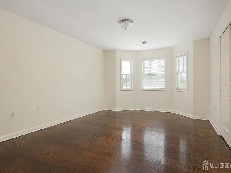 1400 Saint George Ave #303 — Photo 24