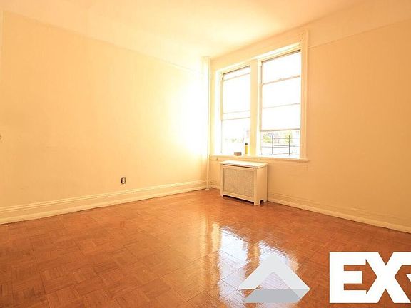 5th image of 27 Lloyd St APT 5