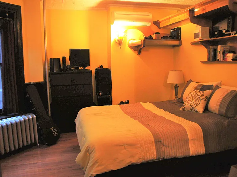 1031 Bloomfield St — Photo 7