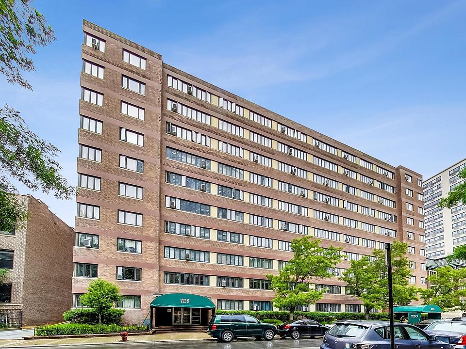 1st image of 708 W Bittersweet Pl APT 512