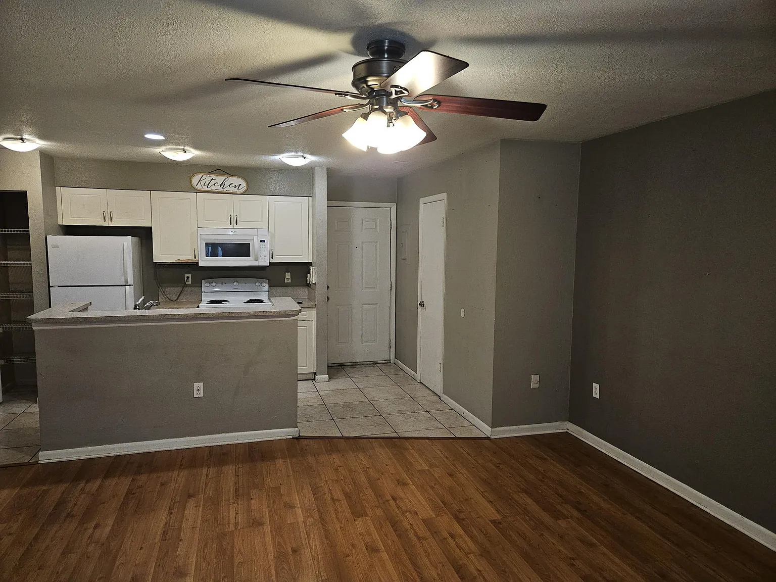 1 bed, 1.0 bath, 745 sqft, $1,650 — Photo 3