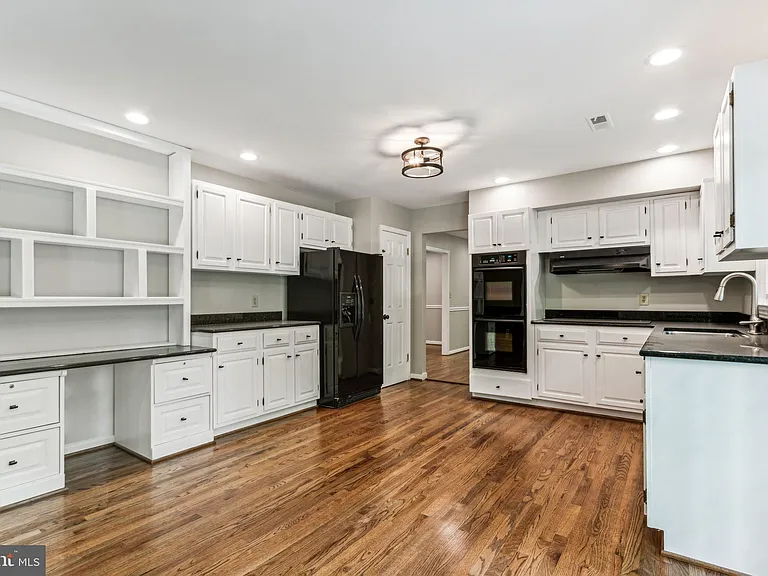 12203 Ashley Ct — Photo 11