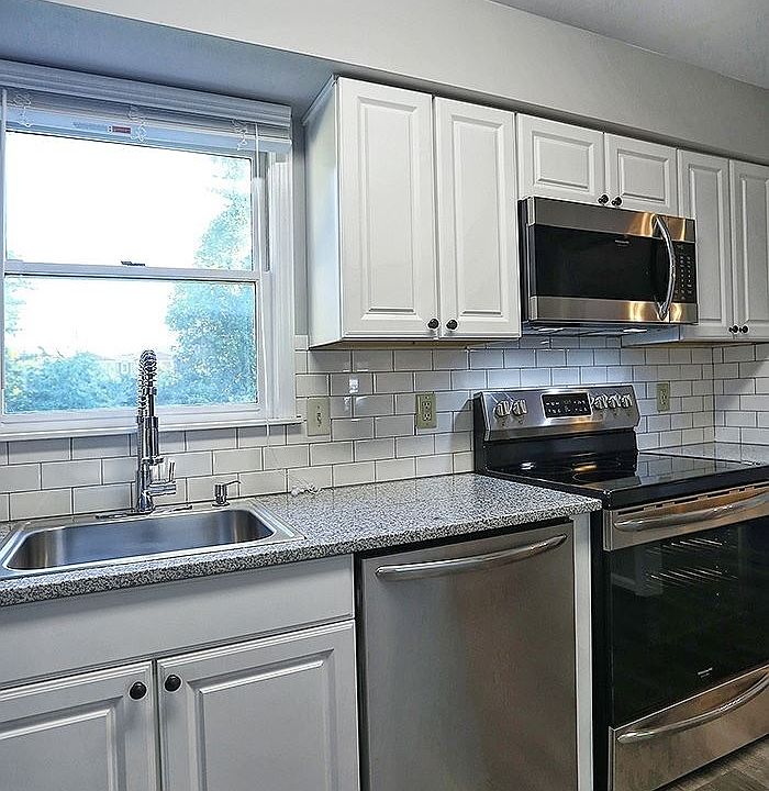 1st image of 221 Westfield Dr