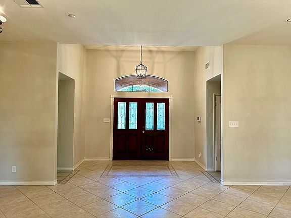 3rd image of 2404 Leonard Ct