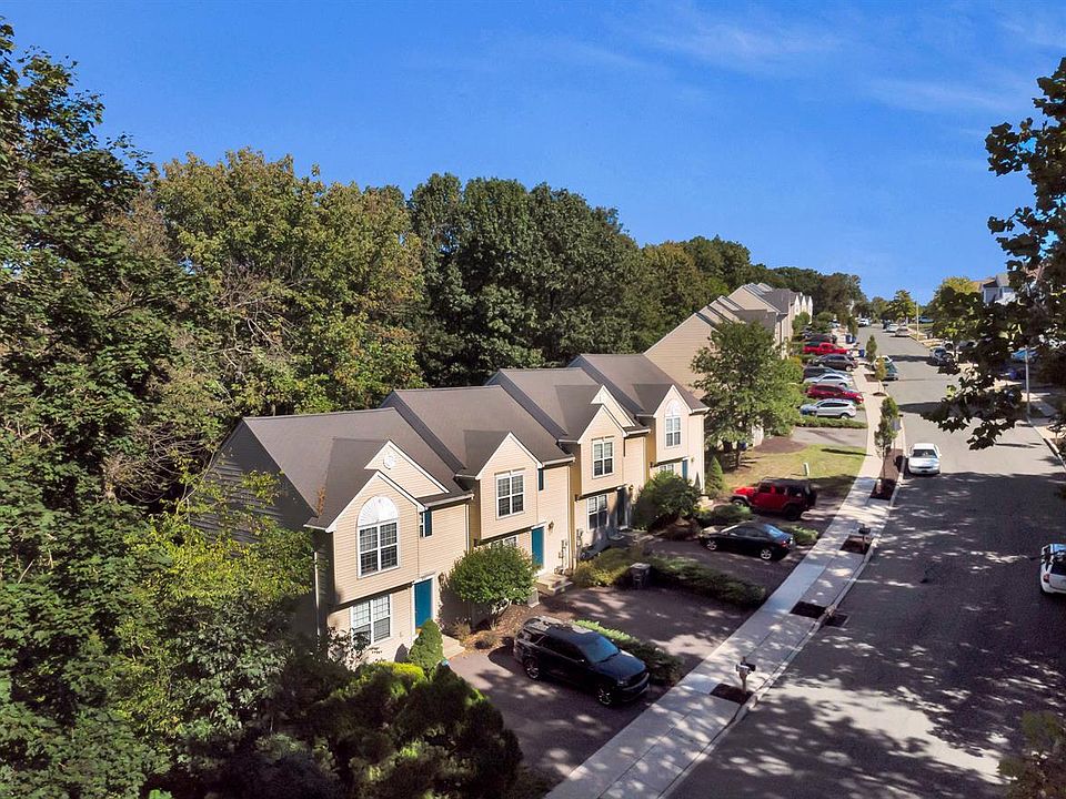 2nd image of 495 Upland St #495