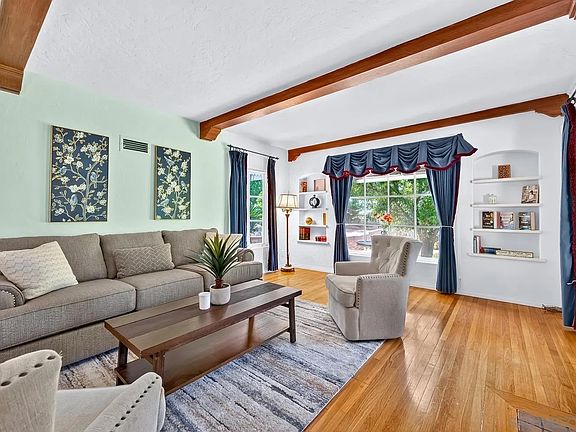4th image of 4307 Vista Way