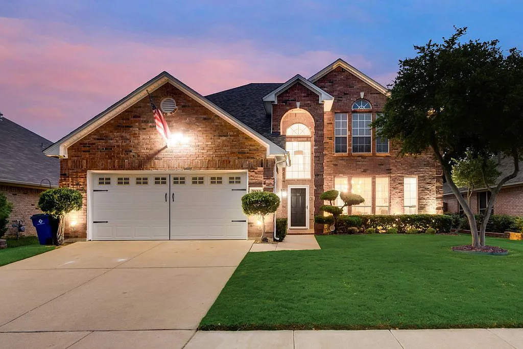 5 bed, 3.5 bath, 2457 sqft, $9,750 — Photo 1