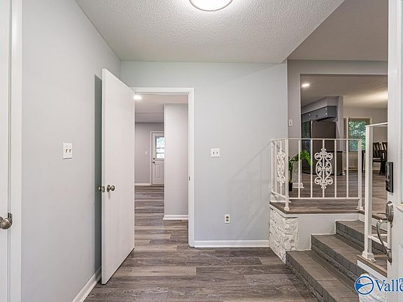 5th image of 11304 Woodcrest Dr SE