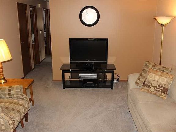 3rd image of 288 Sussex Dr NE