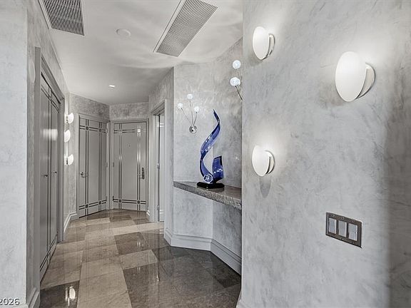 4th image of 2877 Paradise Rd Unit 2603