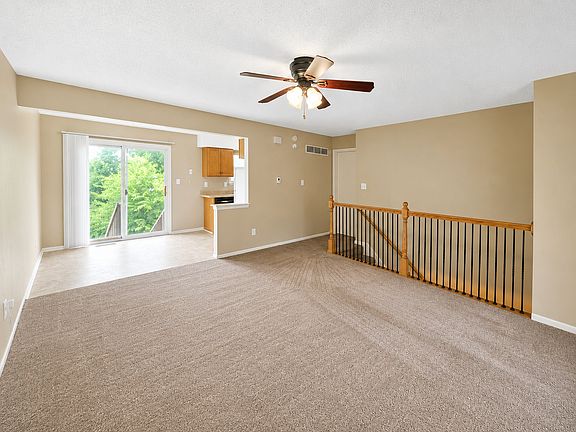 2nd image of 202 NE Westwind Dr APT A