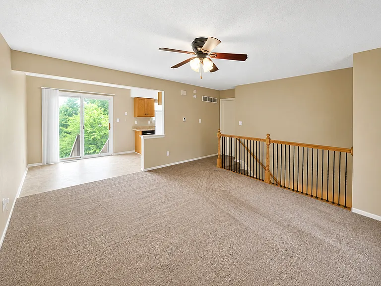 202 NE Westwind Dr #A — Photo 2