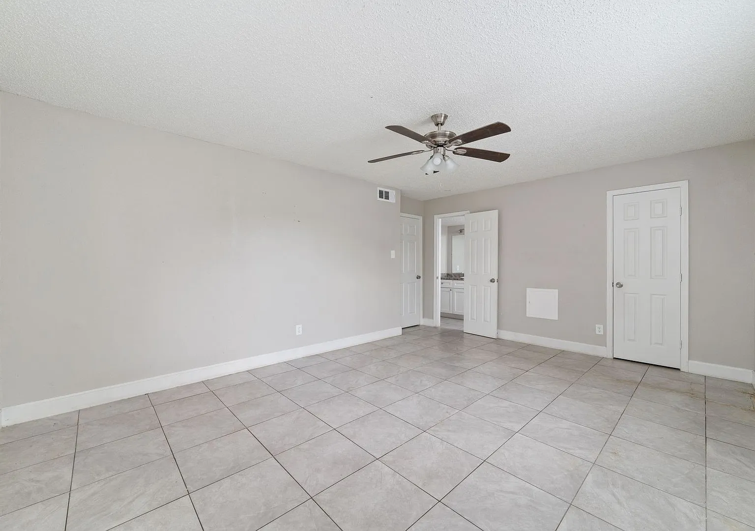 Newly Renovated Apartment In Houston — Photo 2