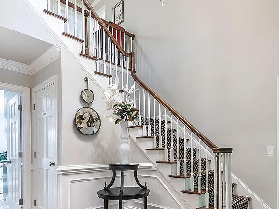 3rd image of 1406 Doris Circle
