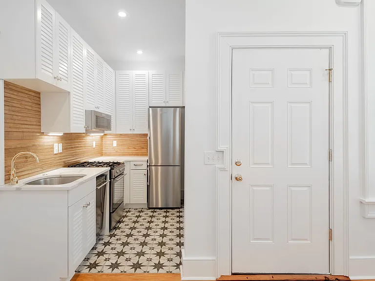 178 Broad St #B — Photo 8