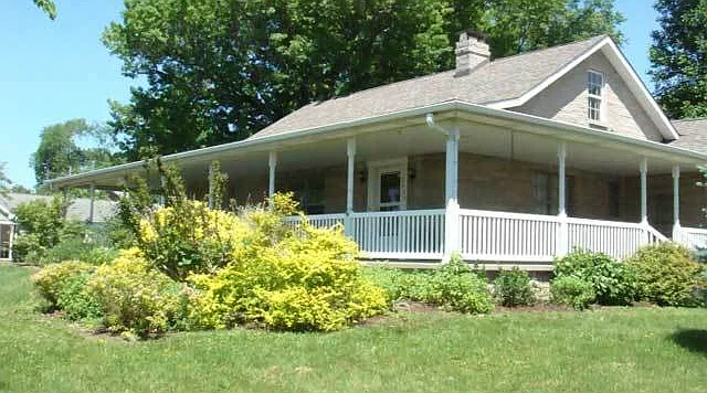 3 Bed, 1.5 Bath Home - Close to Campus - Available August 2027! — Photo 3