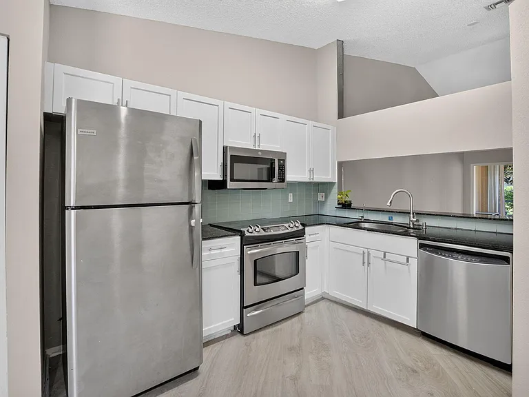 8108 Summer Shores Dr — Photo 8