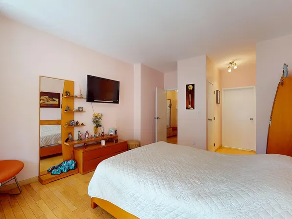 155 Oceana Drive East image 19 of 31