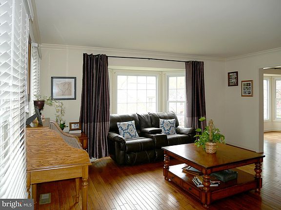 5th image of 9702 Oak Bridge Pl