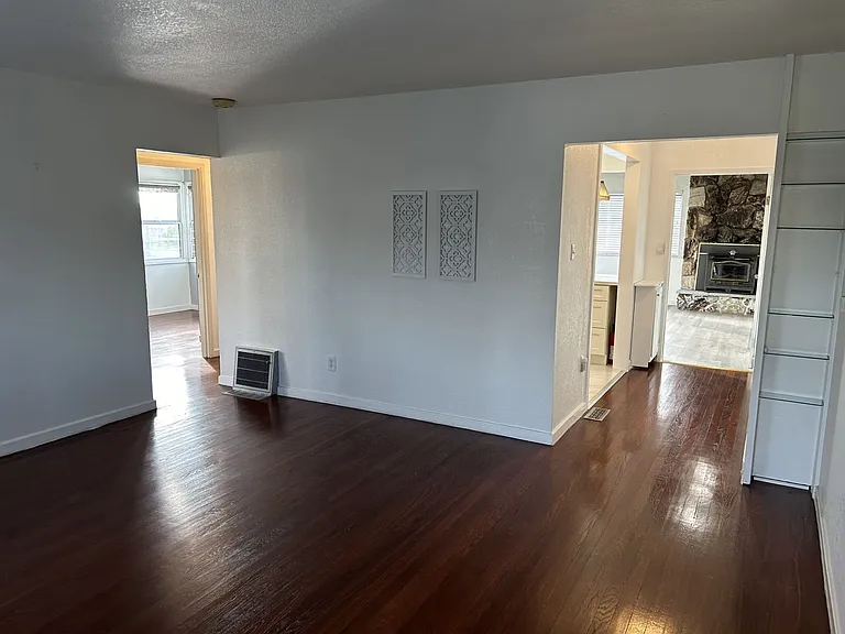 1229 Maple Ave — Photo 3