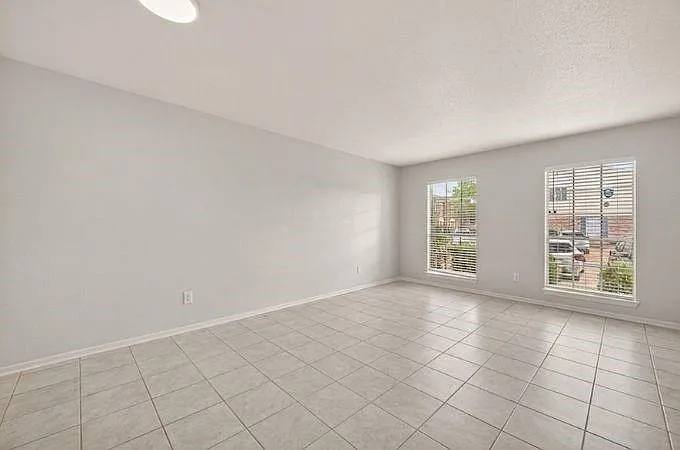 3 bed, 2.5 bath, 1640 sqft, $2,150 — Photo 2