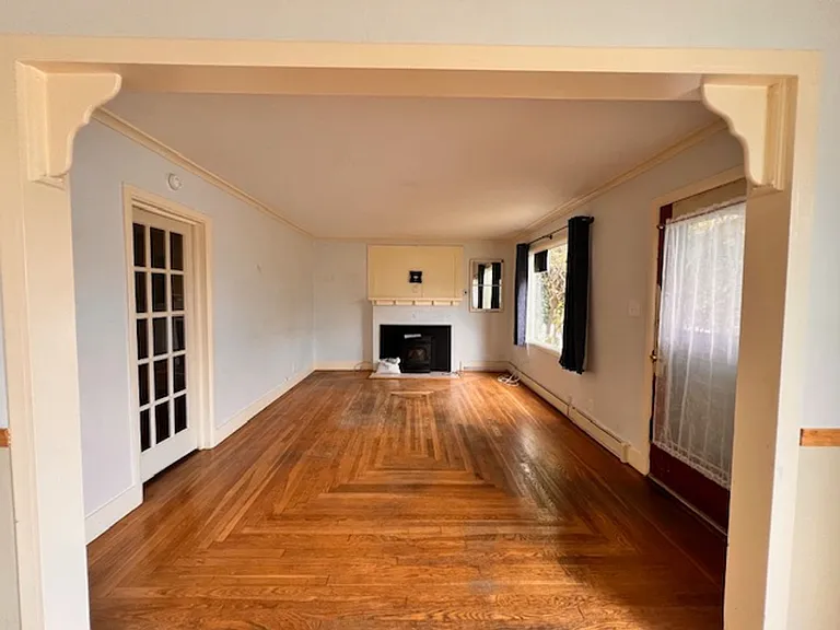 1438 Sherman Ave — Photo 3