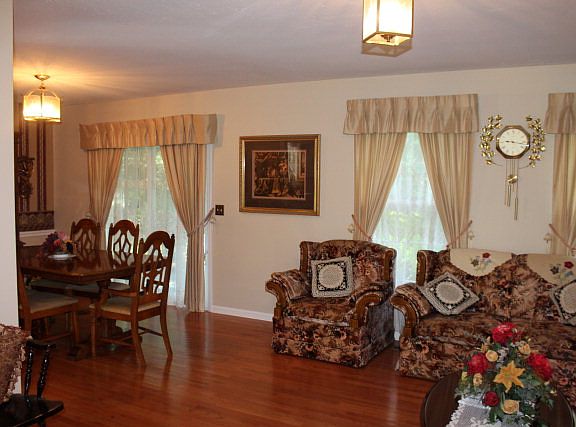 4th image of 852 Lone Oak Dr