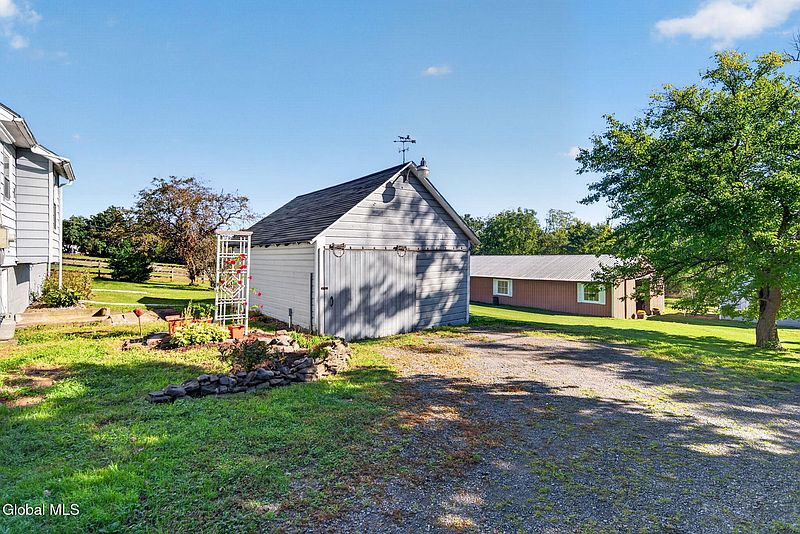 3rd image of 431 Ridge Road
