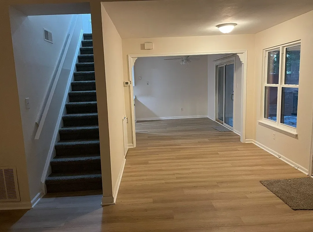4 bed, 2.5 bath, 1556 sqft, $2,500 — Photo 4