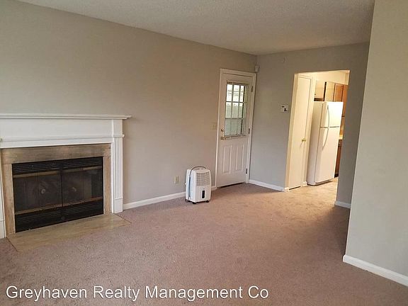 3rd image of 210 Cliftview Dr #B
