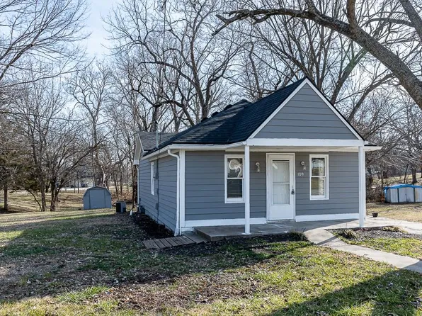 109 N Delaware St, Tonganoxie, KS 66086