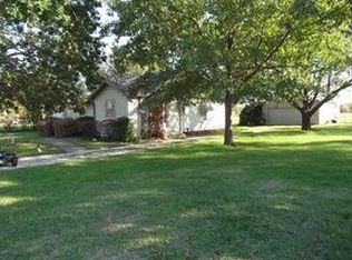 1000 Oak Grove Rd E, Burleson, TX 76028