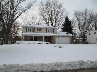 4318 Winding Hill Rd, Davenport, IA 52807