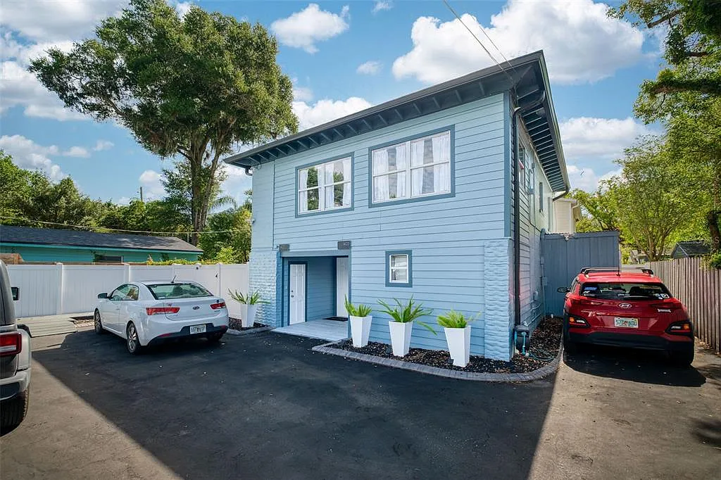 2 bed, 1.0 bath, 800 sqft, $2,000 — Photo 1