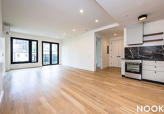 4th image of 250 Gold St #338