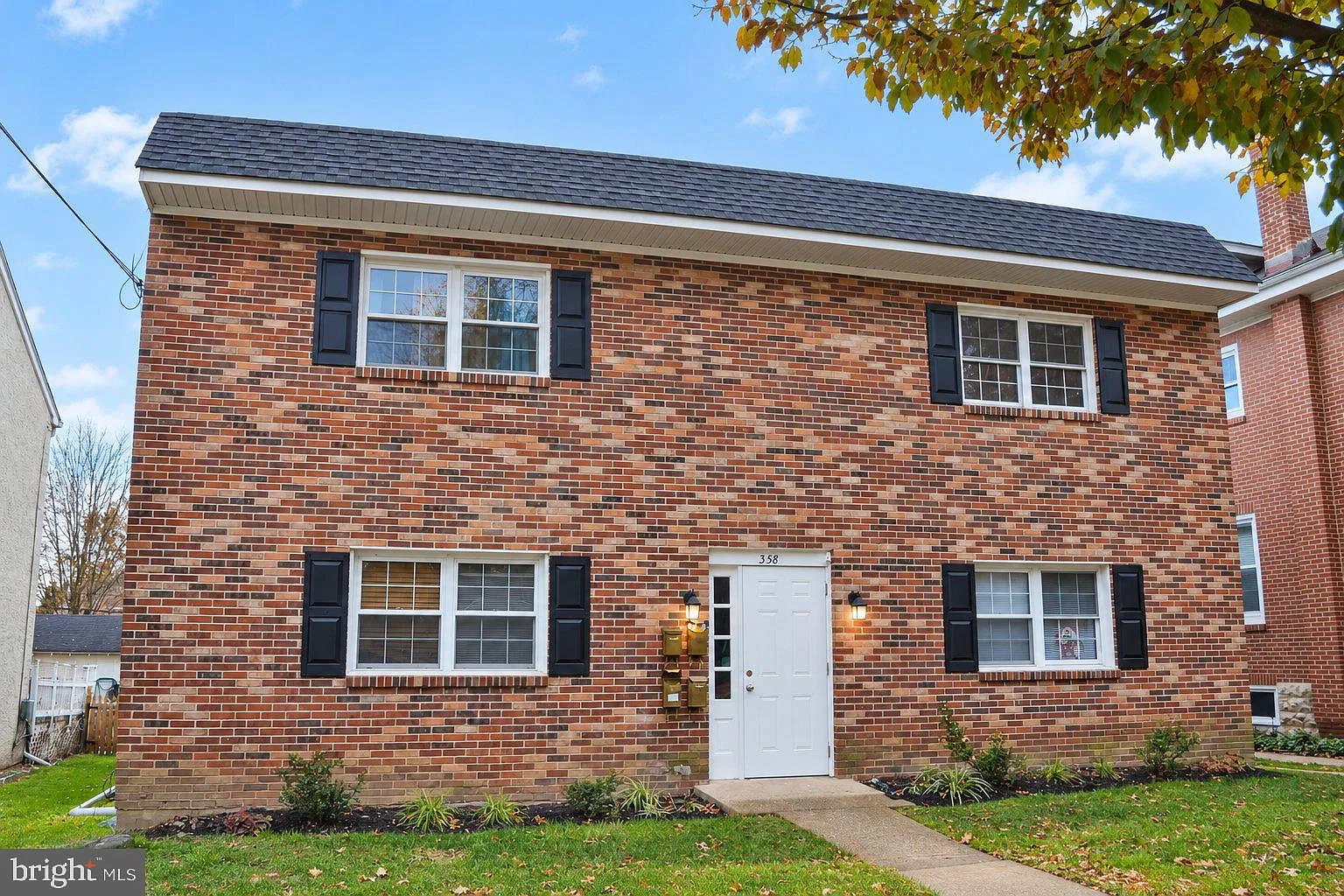 2 bed, 1.0 bath, 916 sqft, $1,825 — Photo 1