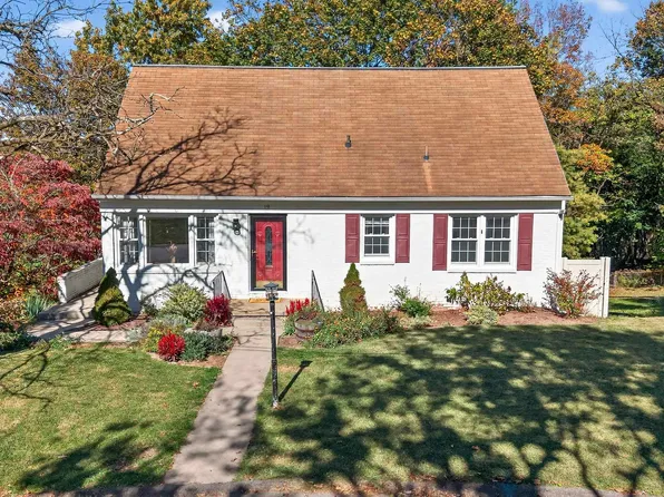 19 N Lynnhaven Dr, Staunton, VA 24401