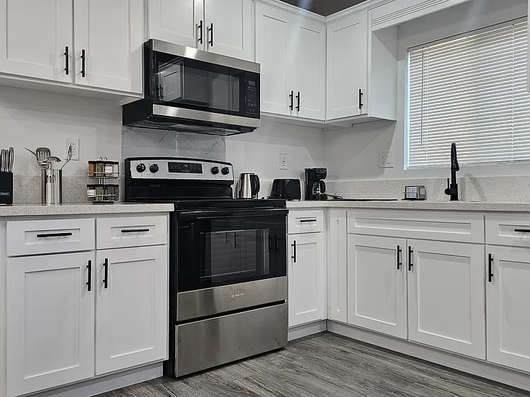 9412 Wilmington Ave — Photo 6
