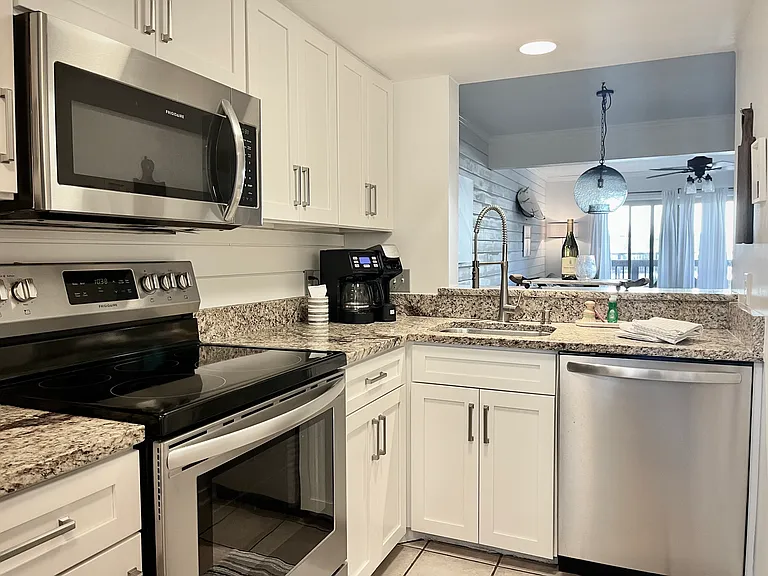 1 Tanglewood Dr #505 — Photo 6