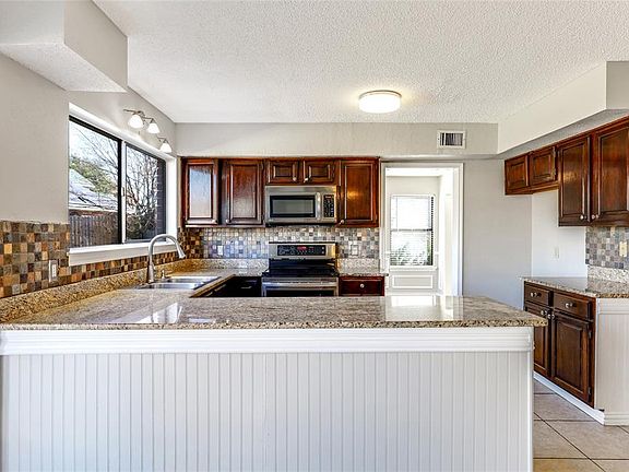 4th image of 142 Starbridge Ln