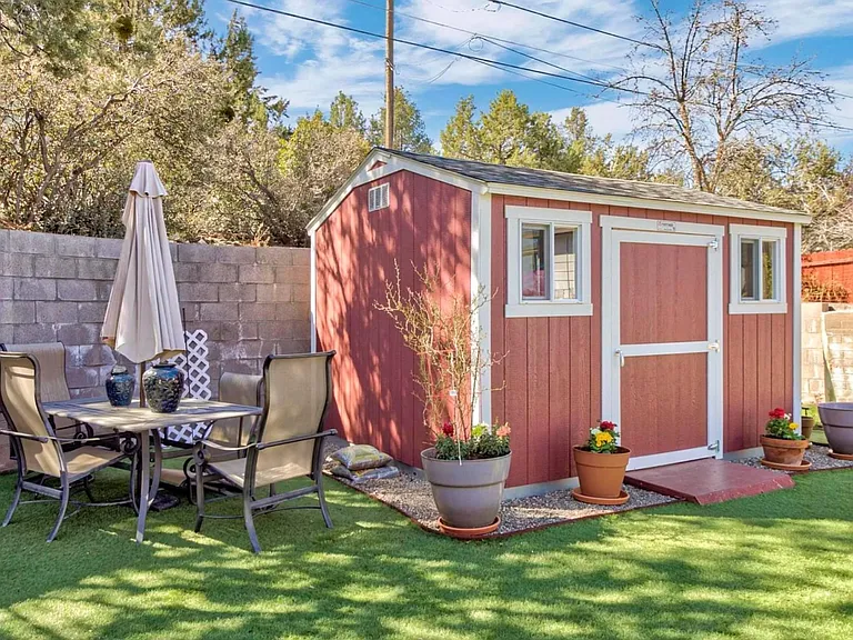221 E Pine St — Photo 31
