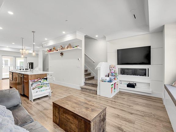 2nd image of 4916 Ellis Ln