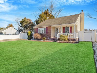 99 Anderson Avenue, North Babylon, NY, 11703