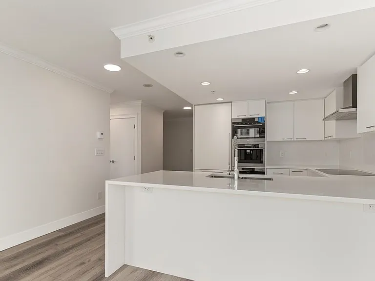 125 Milross Ave #704 — Photo 4